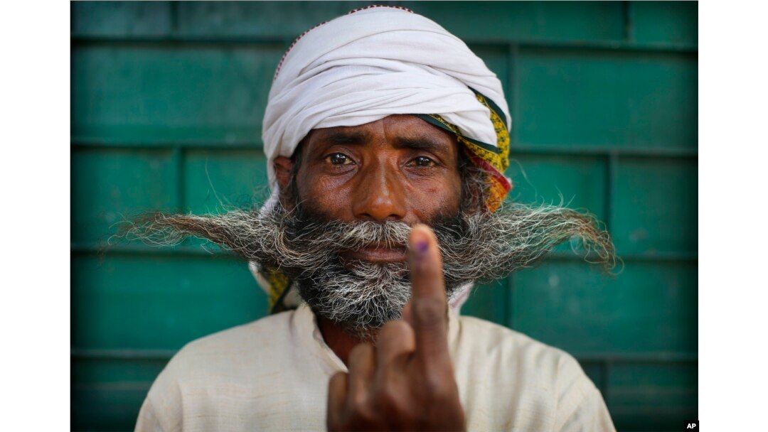 An Indian displays indelible ink mark on his index finger after casting his vote in the seventh and final phase of national elections, on the outskirts of Varanasi, India, May 19, 2019.