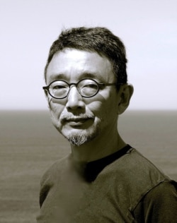 京都藝術大學藝術研究院教授小崎哲哉( Tetsuya Ozaki )（照片提供: 小崎哲哉）