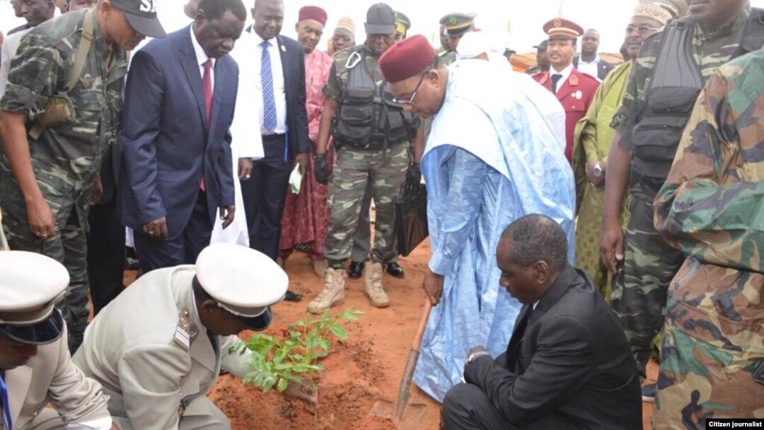 NIGER: Shugaba Issoufou Muhammadou ya dasa itace a bikin cika shekaru 56 da samun 'yanci