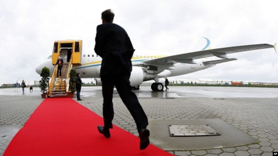 Man runs over red carpet to new Airbus A318 (File photo)