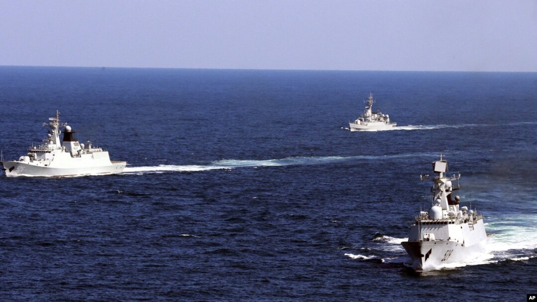 Chinese navy vessels take part in a drill in Zhoushan in east China's Zhejiang province, October 19, 2012.