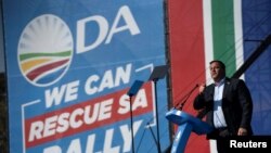 John Steenhuisen, kiongozi wa chama cha upinzani cha DA nchini Afrika kusini. 