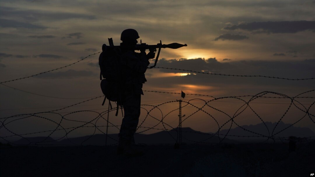 FILE - A Pakistani border security guard stands alert at Pakistan-Afghanistan border post at Chaman, May 5, 2017. The U.S. had recently decided to withhold $50 million in military aid to Pakistan for failing to do enough against the Haqqani network.