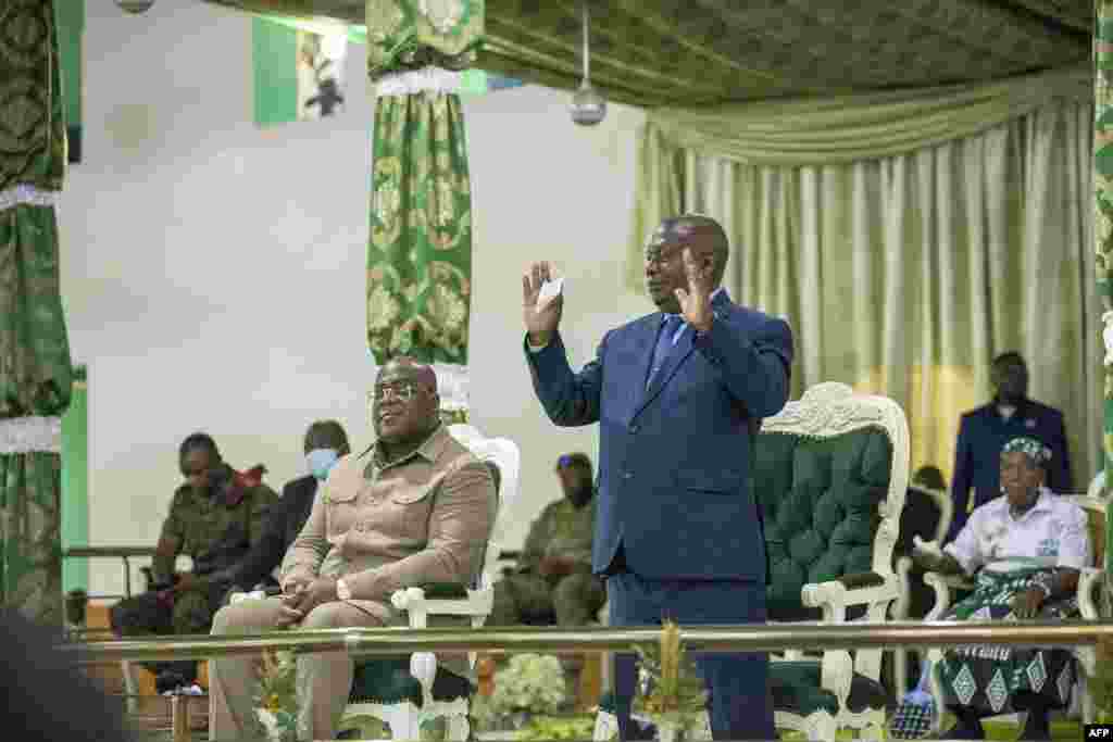 Président Félix Tshisekedi pene na Simon kimbangu mokambi ya Kintuadi na Nkamba, Kongo central, 6 avril 2021.