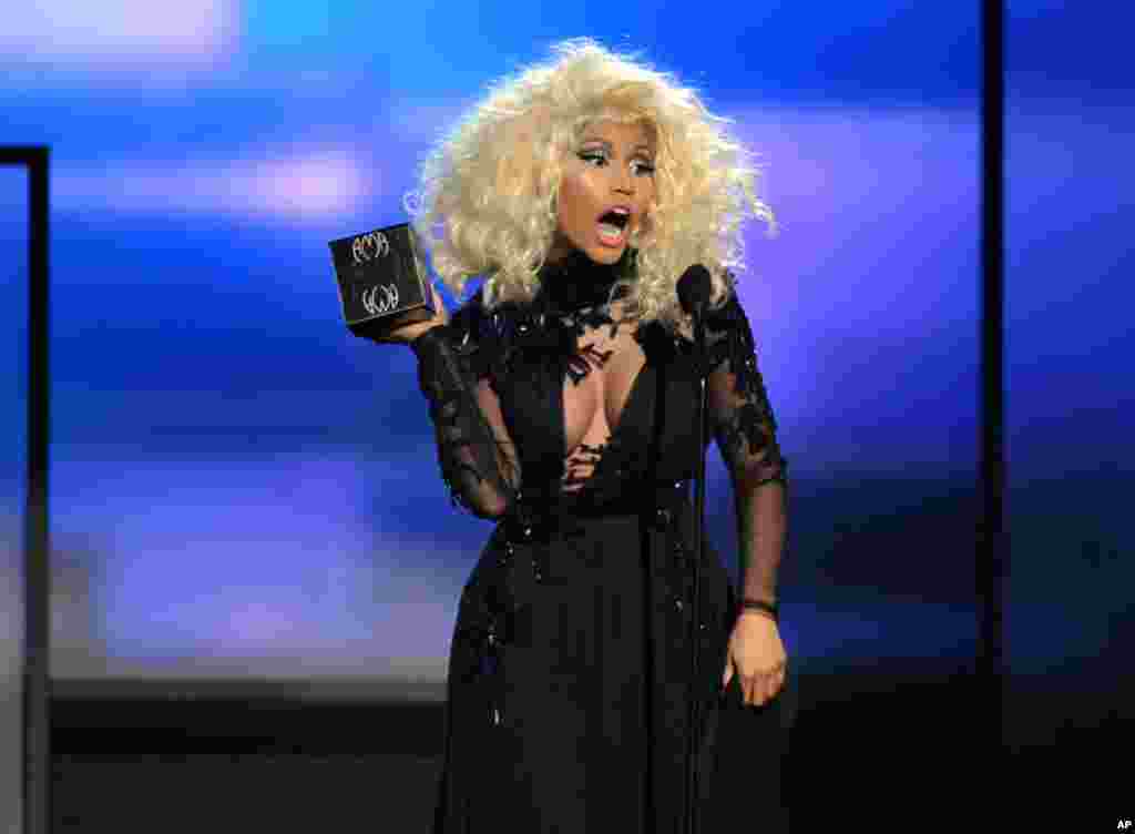 Nicki Minaj accepts the award for favorite artist - rap/hip-hop at the 40th Anniversary American Music Awards on Nov. 18, 2012, in Los Angeles. 