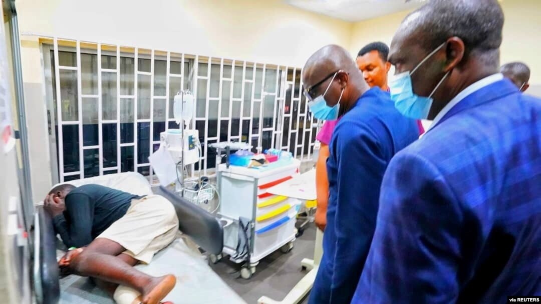 Lagos State Goveror Babajide Sanwo-Olu visits injured people at a hospital in Lagos, in this handout picture obtained by Reuters on Oct. 21, 2020, Nigeria. 