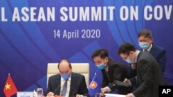 ASEAN leaders and their counterparts from China, Japan and South Korea hold the summit online to discuss actions coping with the COVID-19 pandemic, April 14, 2020.