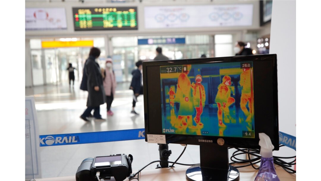 A thermal camera monitor shows the body temperature of people at the Seoul Railway Station in Seoul, South Korea, March 2, 2020.