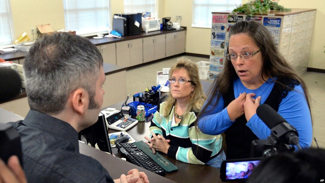 Rowan County Clerk Kim Davis, right, talks with David Moore following her office's refusal to issue marriage licenses at the Rowan County Courthouse in Morehead, Ky., Sept. 1, 2015. 