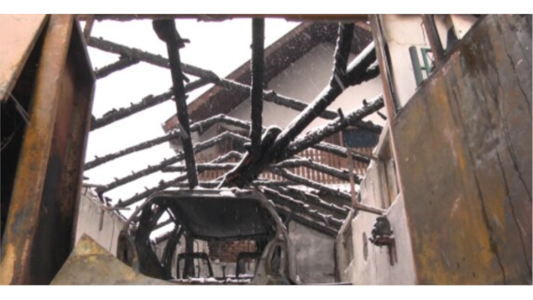 Milan Jovanovic's burned vehicle and garage, in Belgrade, Serbia, December 2018. (RFE/RL)