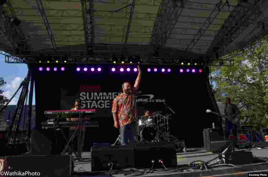 Paulo Flores actuando em Nova Iorque, no Summerstage 2016