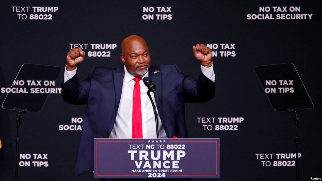 Republikanski kandidat za guvernera Severne Karoline Mark Robinson na skupu podrške Donaldu Trampu u Ešvilu, Severnoj Karolini (REUTERS/Jonathan Drake)