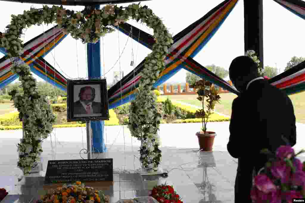 South Sudan's President Salva Kiir prays at the John Garang Memorial during events marking the third anniversary of South Sudan's independence, in Juba July 9, 2014.