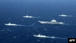 中國海軍編隊在南中國海有爭議水域進行軍事演習。